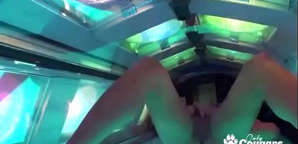  Willa Fingers Her Asshole Inside A Tanning Bed